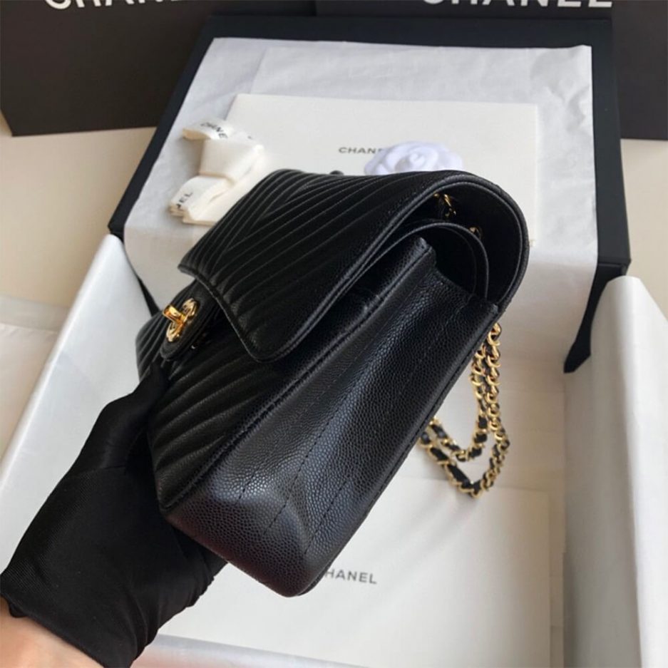 Ch*el classic chevron medium flap