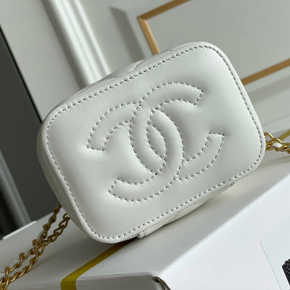 Ch*el small vanity with chain