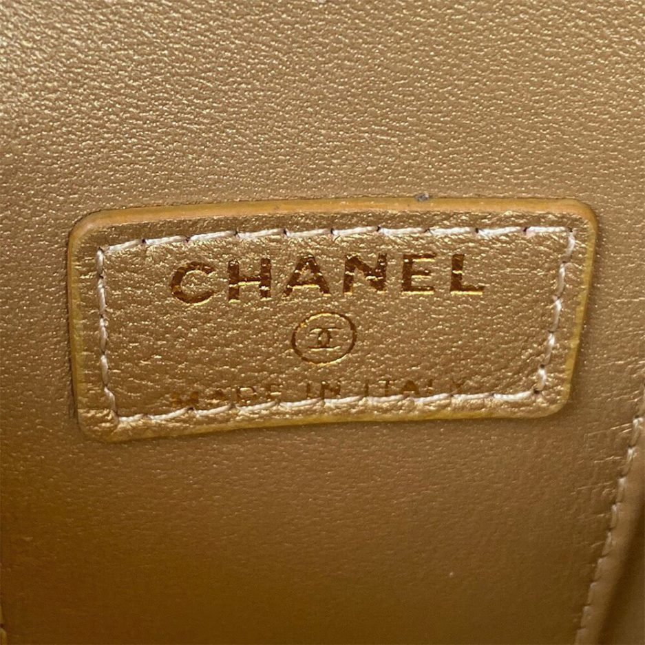 Ch*el small vanity with chain