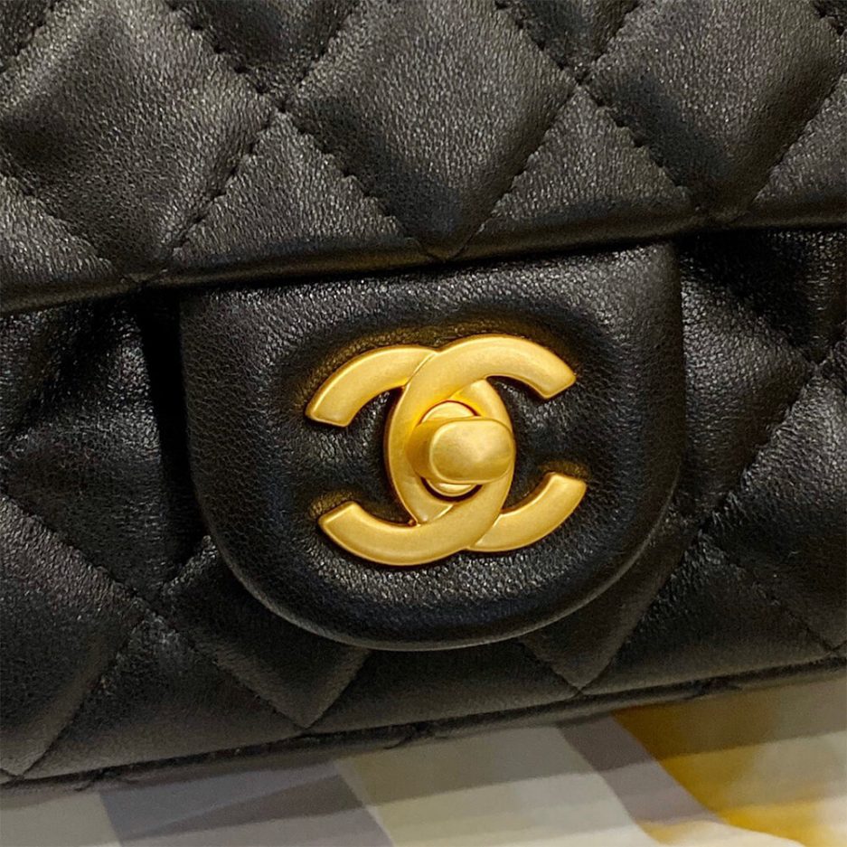 Ch*el pearl crush mini flap