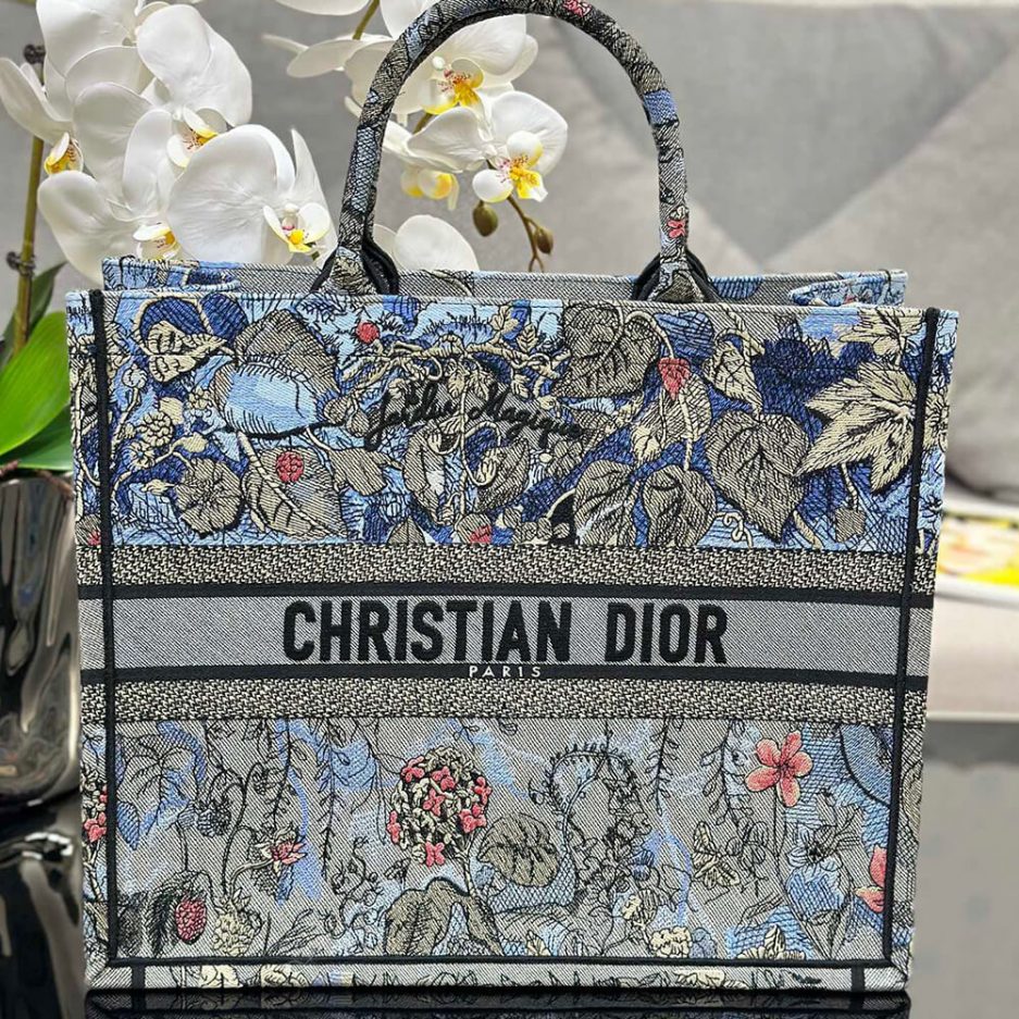 large D*or book tote
