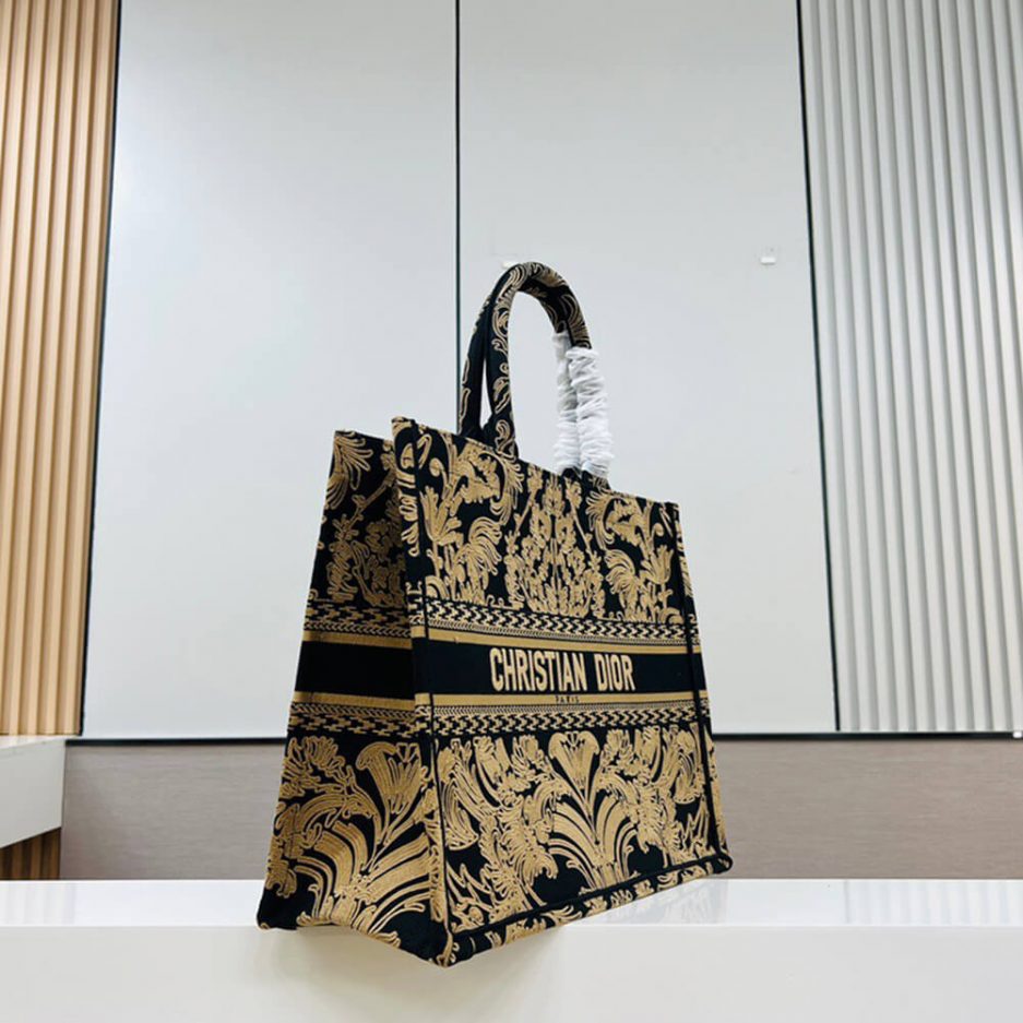 large D*or book tote
