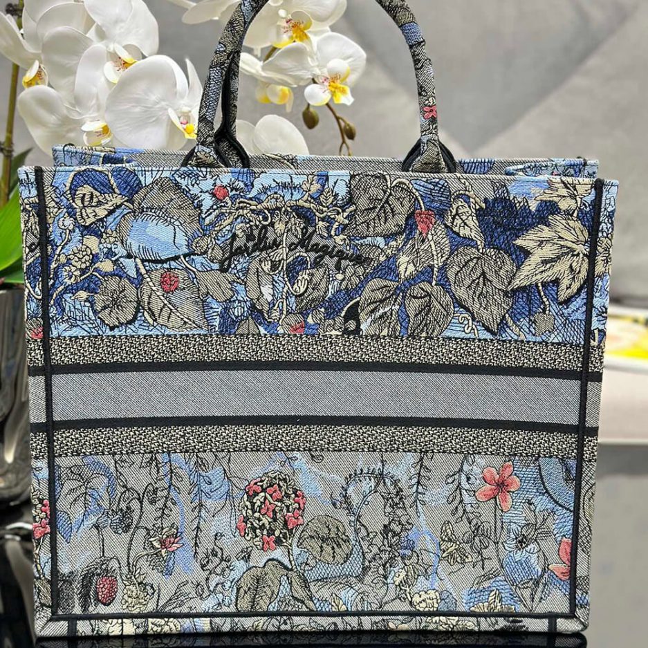 large D*or book tote