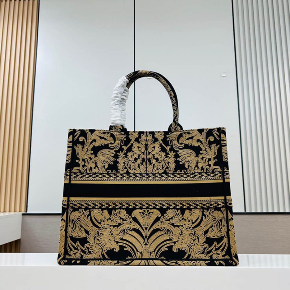 large D*or book tote