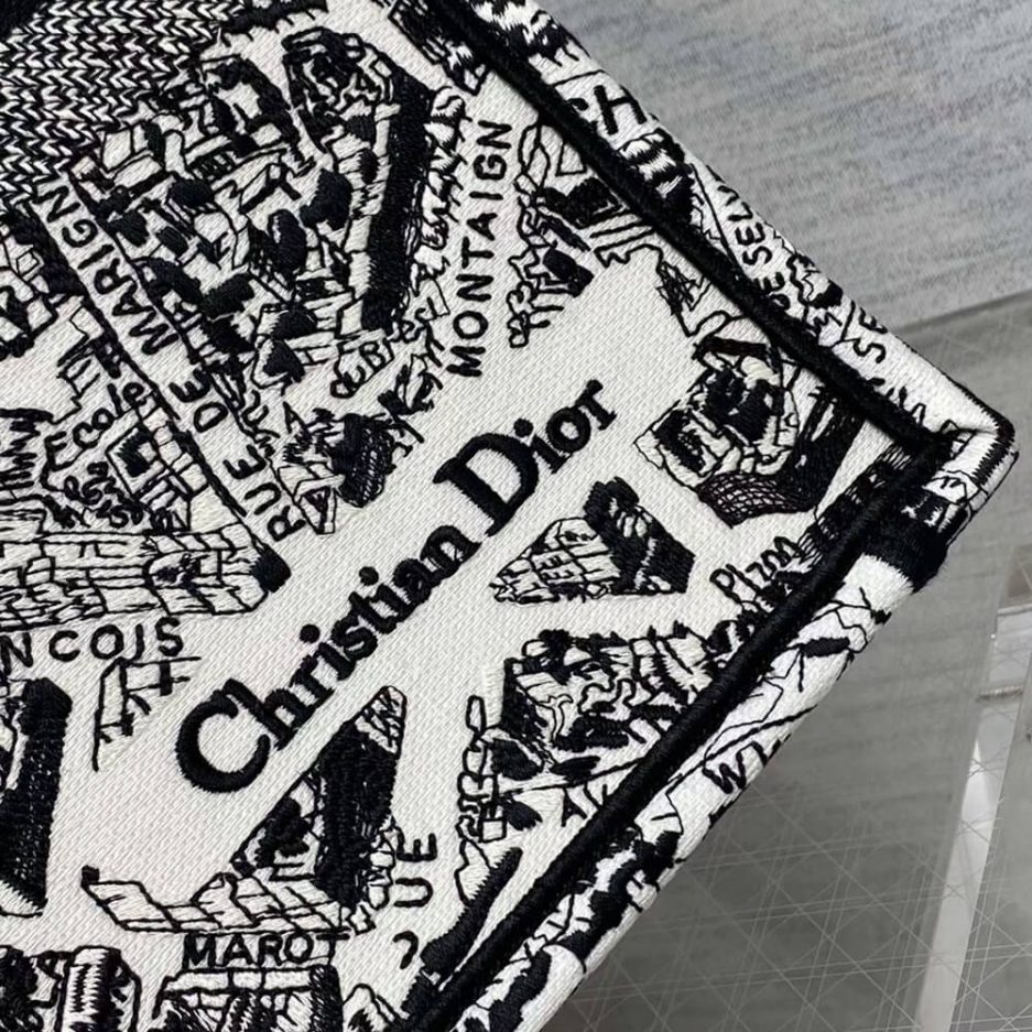 large D*or book tote