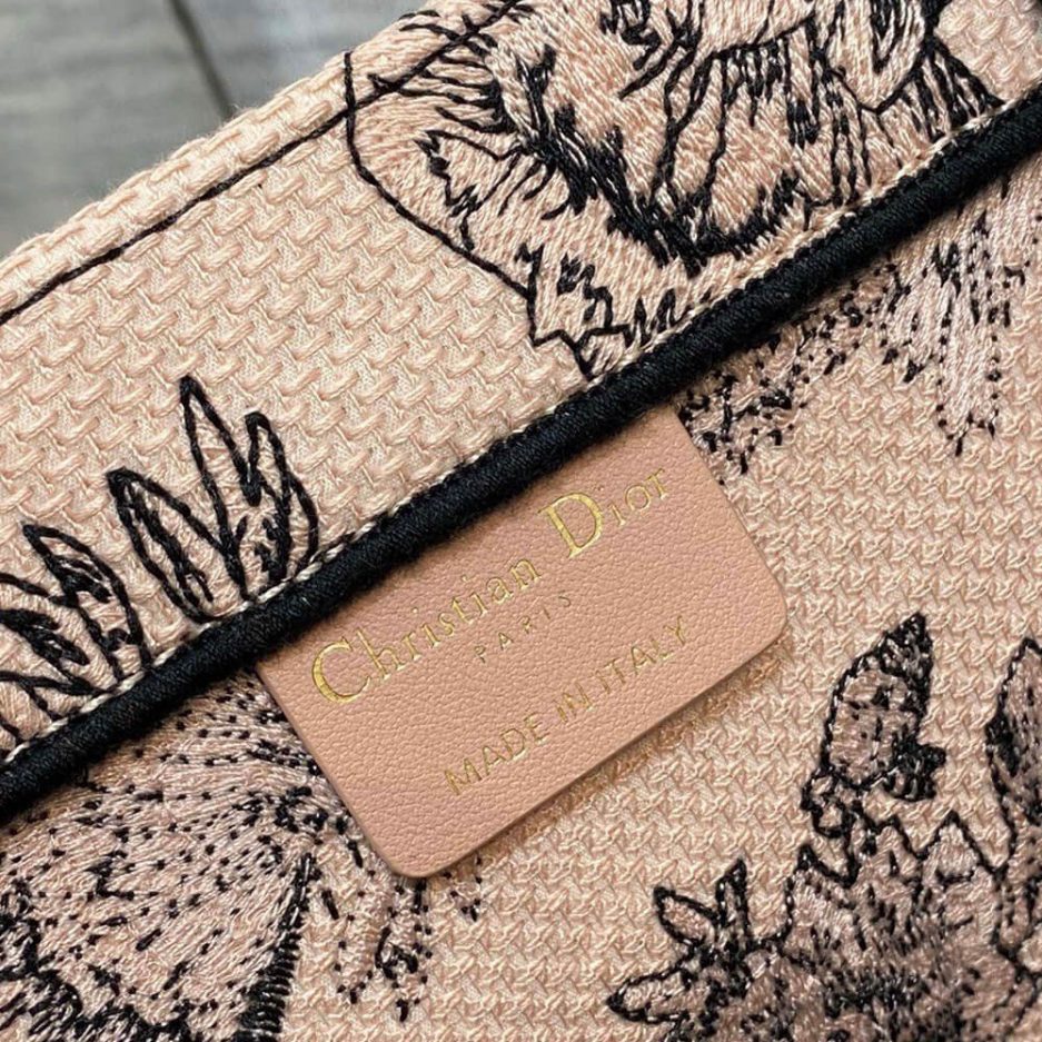 large D*or book tote