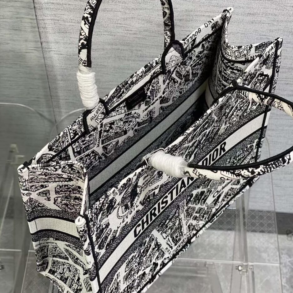 large D*or book tote