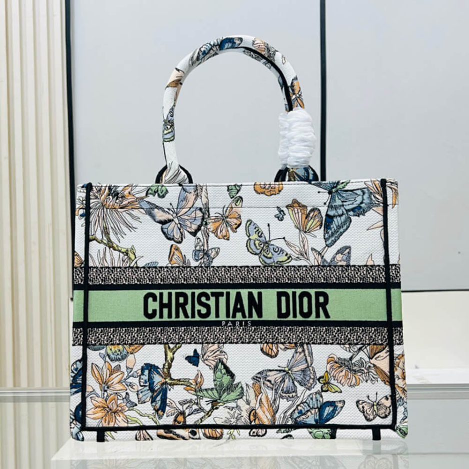 medium D*or book tote