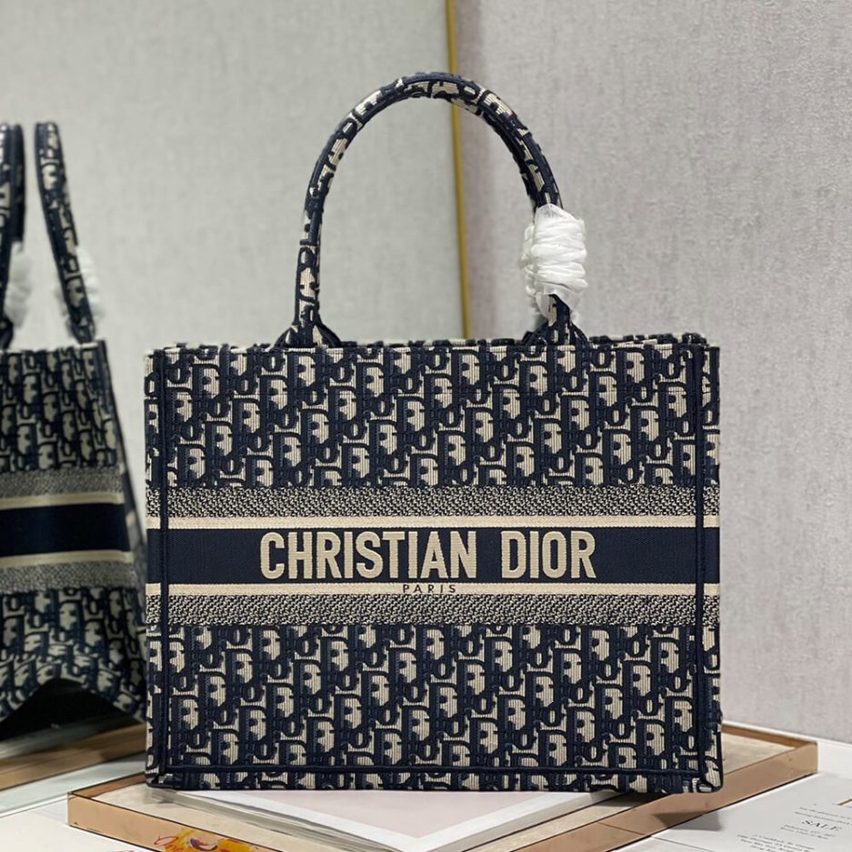 medium D*or book tote