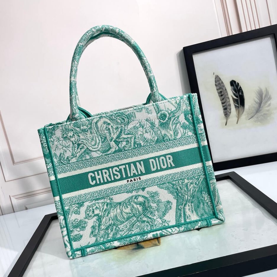 small D*oriviera D*or book tote