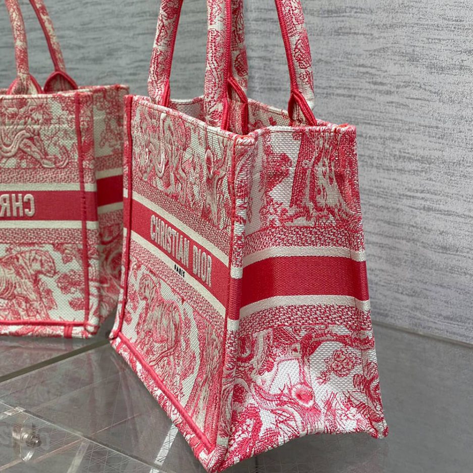small D*oriviera D*or book tote