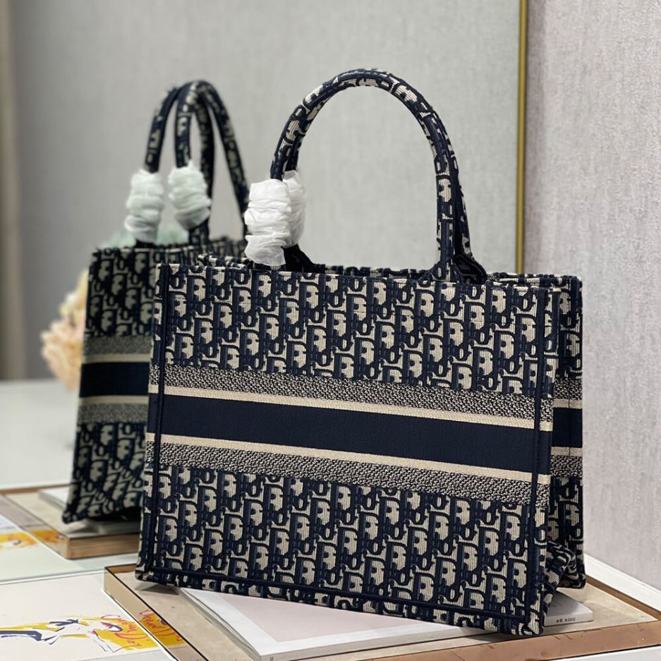 medium D*or book tote