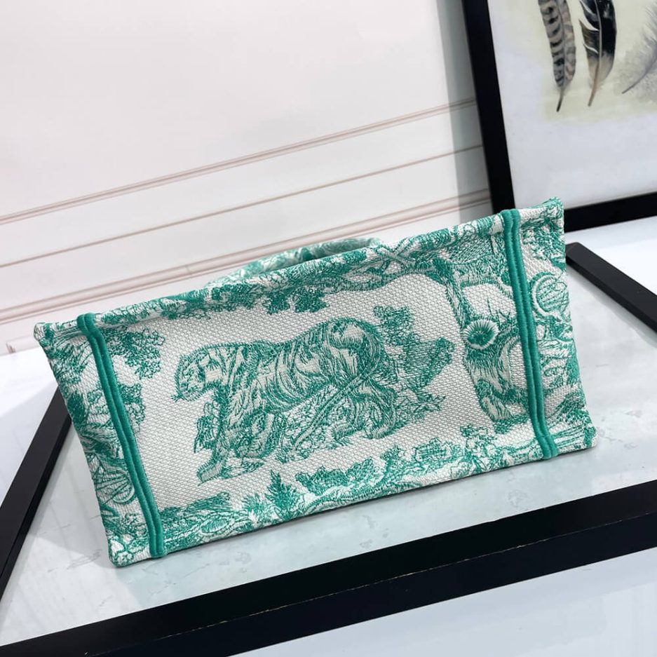 small D*oriviera D*or book tote