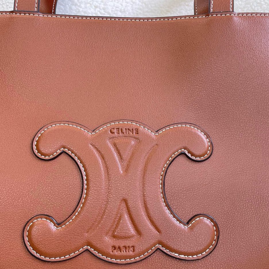 Ce**e medium cabas anais cuir triomphe in grained calfskin