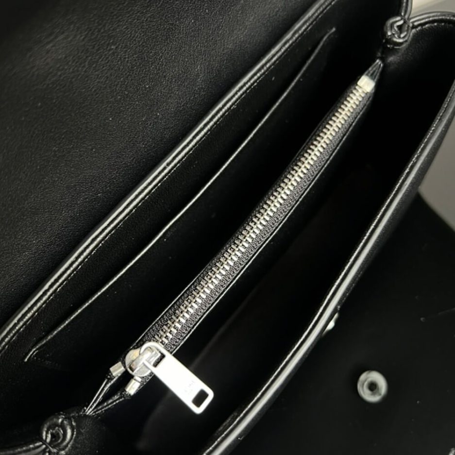 ce**e teen ce**e victoire bag in S*pple calfskin