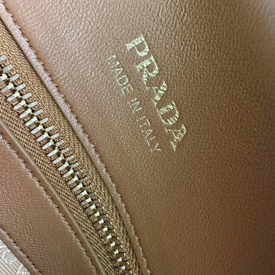 Pra*a medium saffiano leather bag(high-end grade)