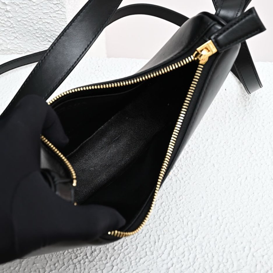 Pra*a arque leather shoulder bag