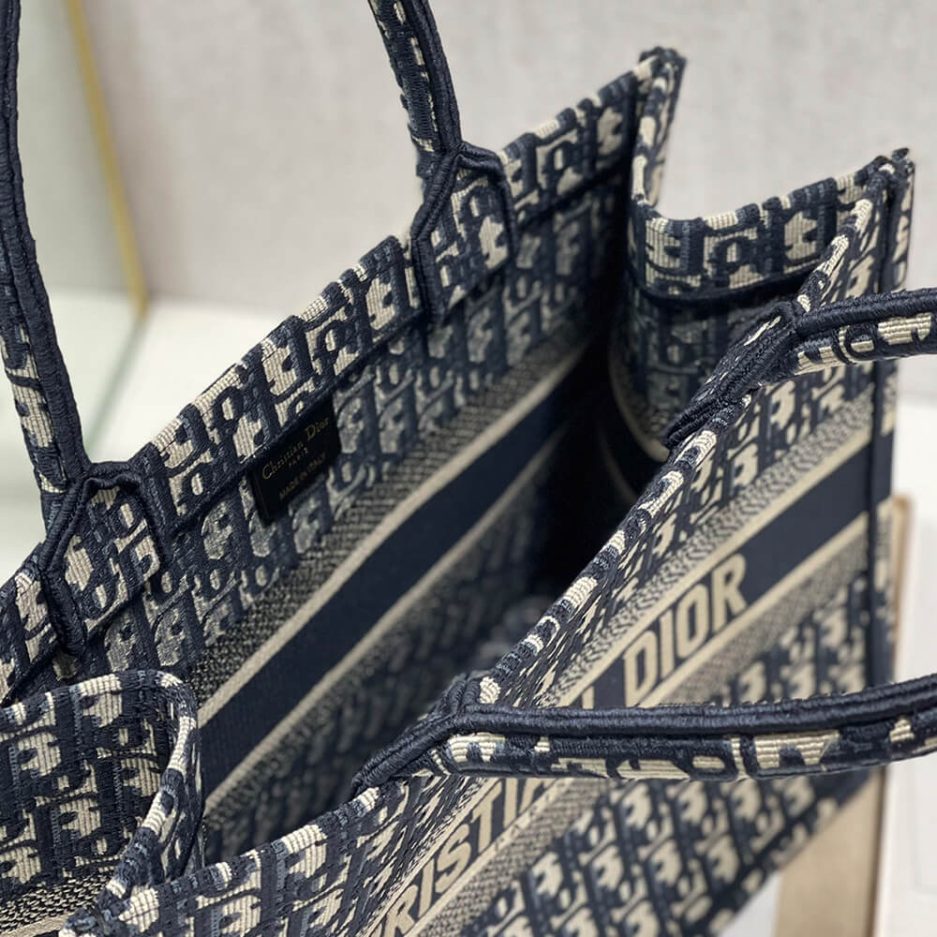 medium D*or book tote