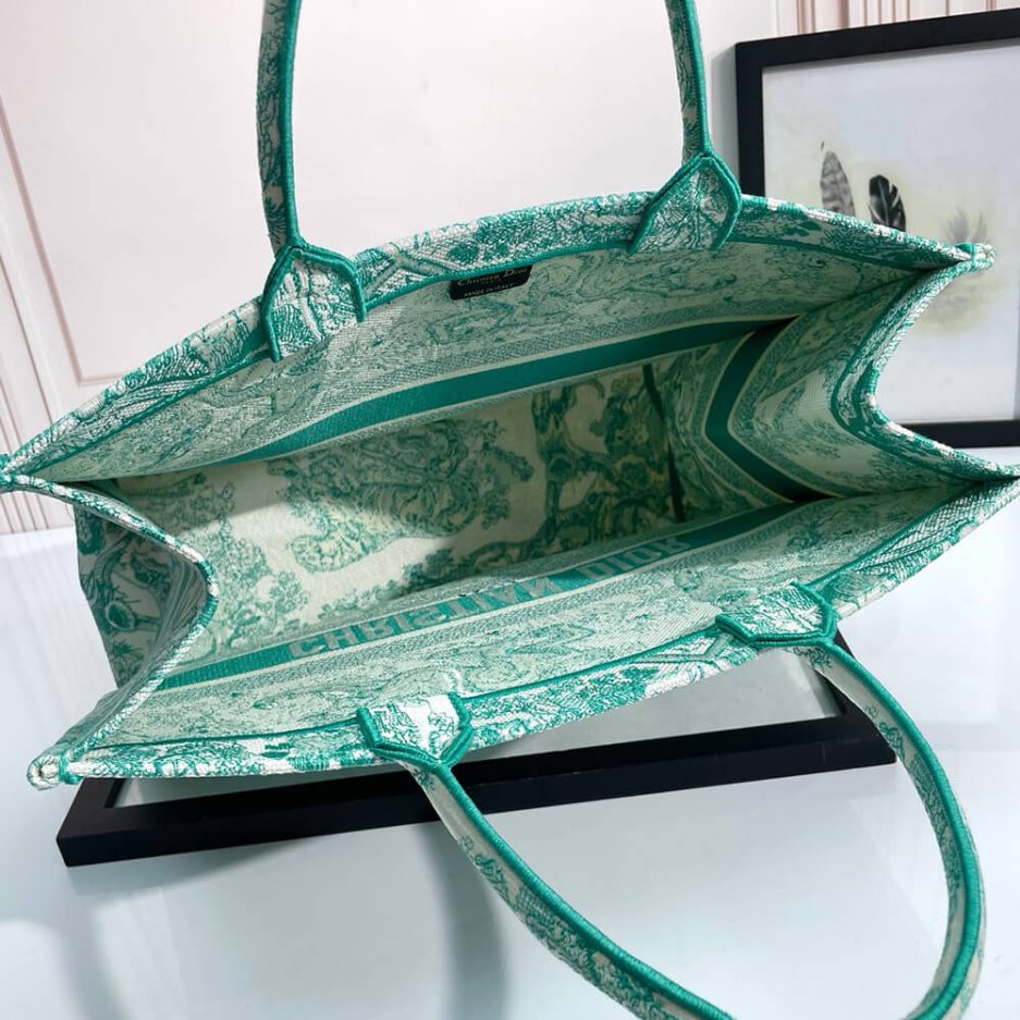 large D*oriviera D*or book tote