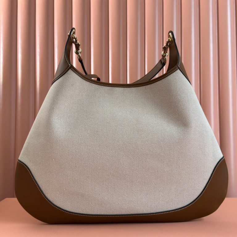 G*u*i b medium shoulder bag